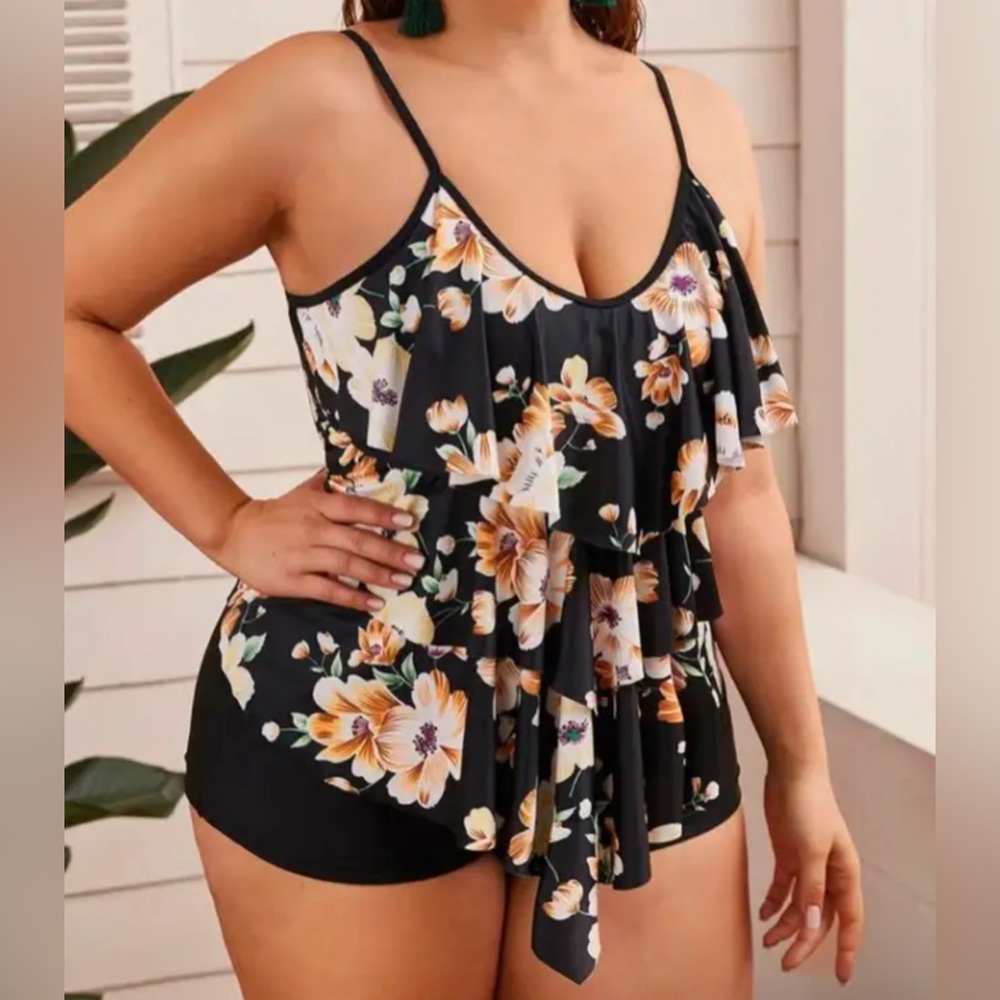 Plus Sz Floral Random Print Tiered Layer Top With Shorts Tankini